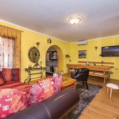 Casa de Férias Marin As With Pool Drniš