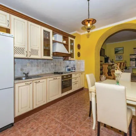 Marin As With Pool Vikendica