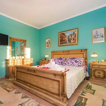 Marin As With Pool Vikendica