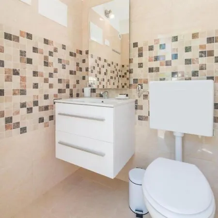 Marin As With Pool Vikendica