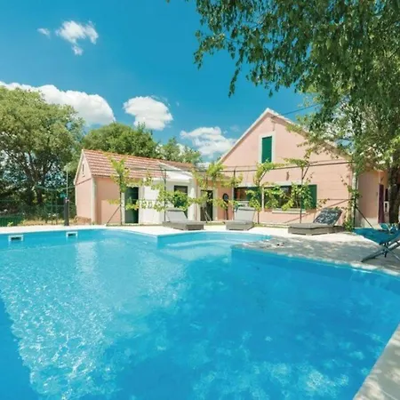 Prázdninový dům Marin As With Pool *