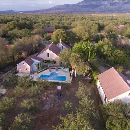 Marin As With Pool Drniš