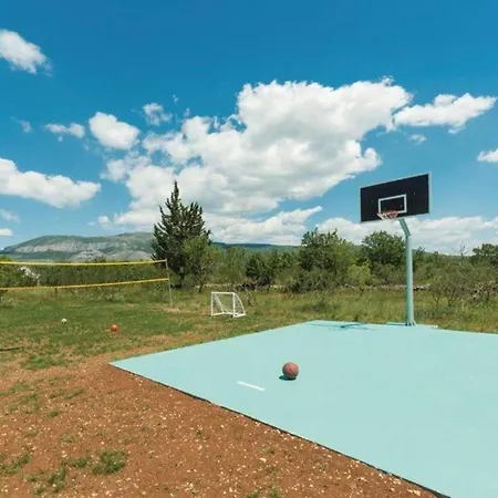 Marin As With Pool * Drniš