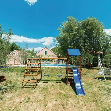 Marin As With Pool Casa de Férias Drniš