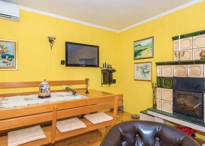 Marin As With Pool * Drniš