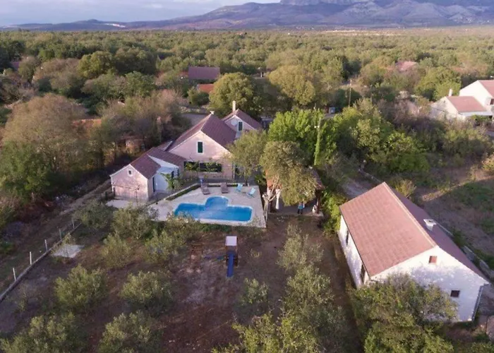 Marin As With Pool Drniš