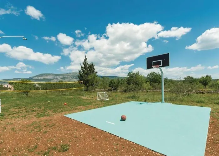 Marin As With Pool * Drniš