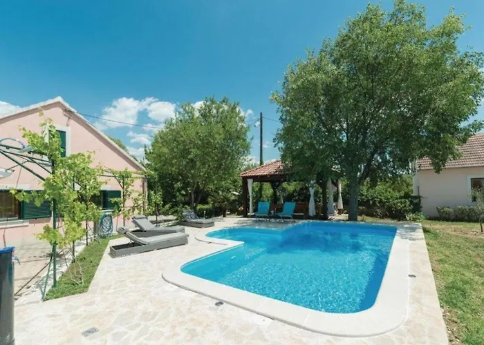 Marin As With Pool Drniš