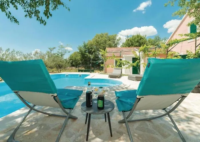 Casa de Férias Marin As With Pool Drniš